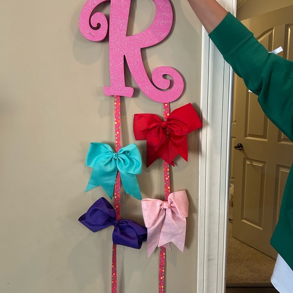 Colorful Bow Holder with Initial 'R' - Picture 2 of 2